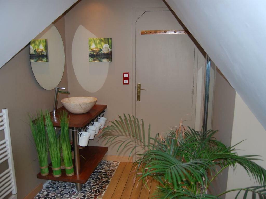 Maison Avec Piscine Et Sauna A Vire Exterior photo